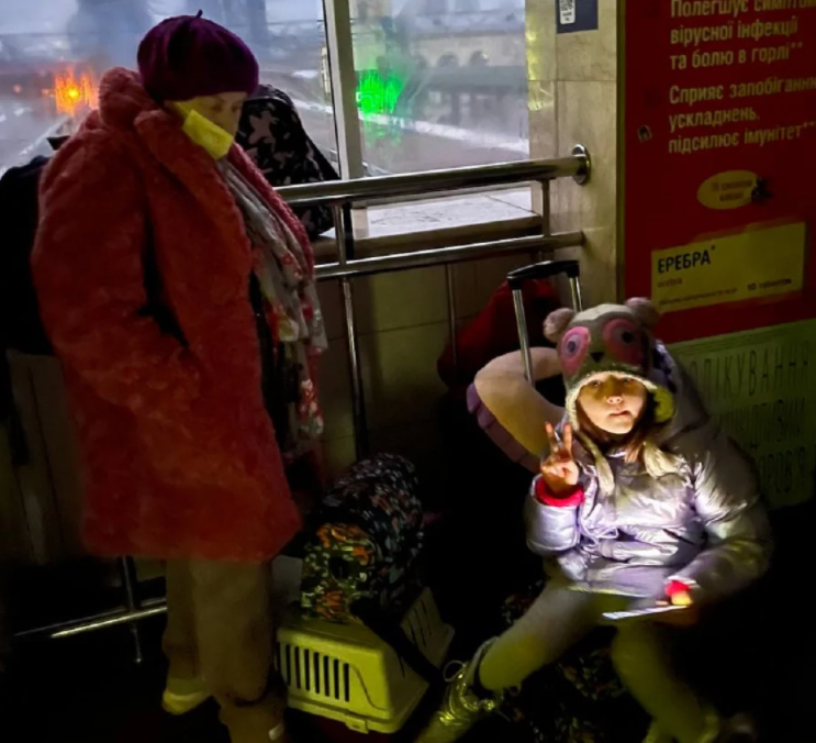 Mărturia emoționantă a unei ucrainene care a fugit de război: „Bunătatea oamenilor ne copleșește, Dumnezeu ne ține în palme. Multsumesk, Romania”