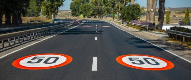 Viteza legală în România. Care sunt limitele de viteză și ce sancțiuni riscă șoferii care nu le respectă