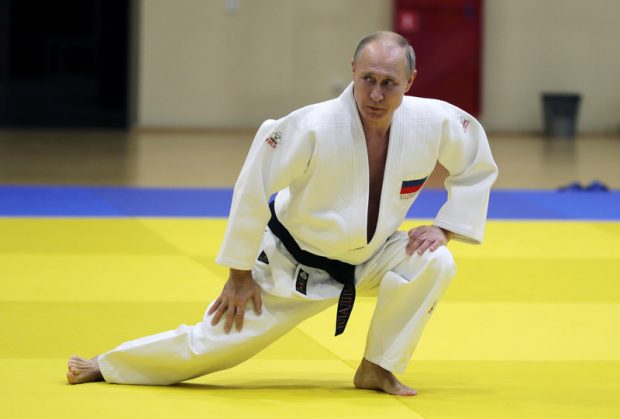 Federaţia Internaţională de Judo l-a exclus pe Vladimir Putin din toate funcțiile deţinute