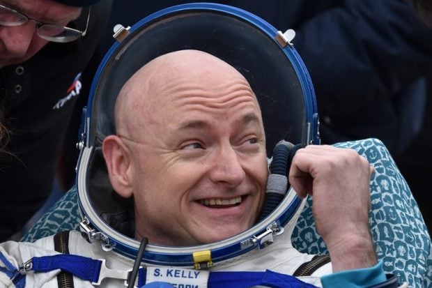 Un astronaut american returnează Rusiei medalia primită. „Să o dați unei mame ruse al cărei fiu a murit în acest război nedrept”