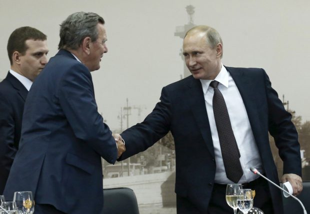 Fostul cancelar german, Gerhard Schröder, se va întâlni cu Putin pentru a discuta despre oprirea războiului din Ucraina