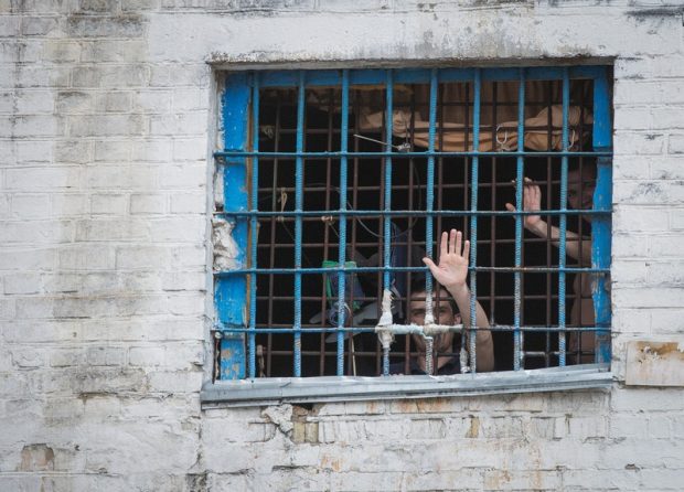 Cum ajută deținuții din închisorile ucrainene în războiul cu Rusia. „Cine nu poate fi grațiat pentru a merge pe front intră în armata cibernetică”