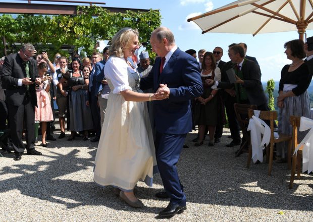 Fostul ministru de externe al Austriei, care l-a avut pe Putin invitat la nuntă, spune pentru presa rusă: „Văd mai mult activism decât diplomație la europeni”