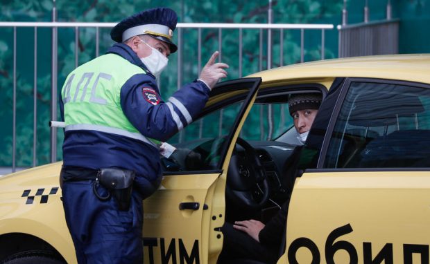 Rusia vrea să oblige firmele de taxi să transfere datele despre cursele de călători către serviciul de securitate