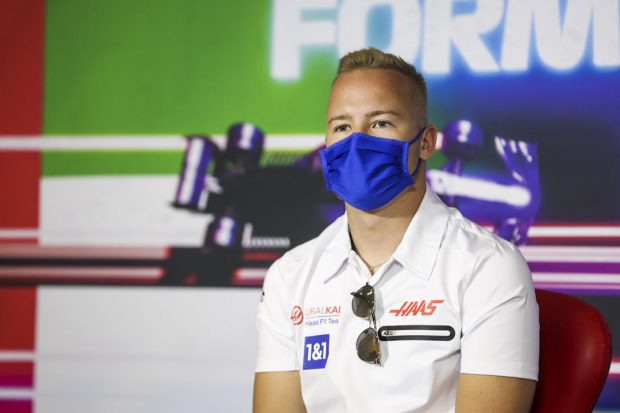 Pilotul Nikita Mazepin trebuie să semneze un document prin care i se interzice să susţină invadarea Ucrainei, ca să rămână în F1