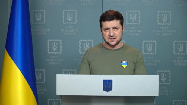Mesajul lui Zelenski pentru soldaţii ruşi: „Dacă vă predaţi, vă vom trata aşa cum trebuie trataţi oamenii, cu decenţă”