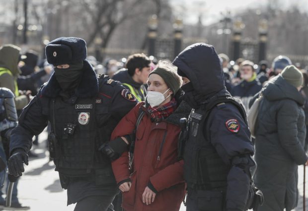 Activiștii antirăzboi care refuză să părăsească Rusia, riscând 15 ani de închisoare: „Vocile noastre sunt mai puternice dacă rămânem”