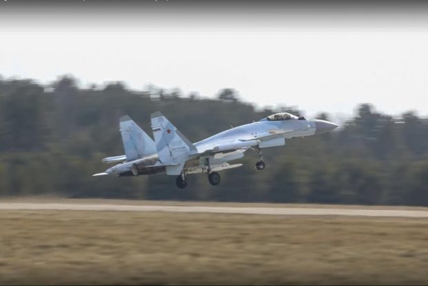 Un avion de luptă rusesc a lansat o rachetă în apropierea unui avion britanic, deasupra Mării Negre. Explicația Rusiei