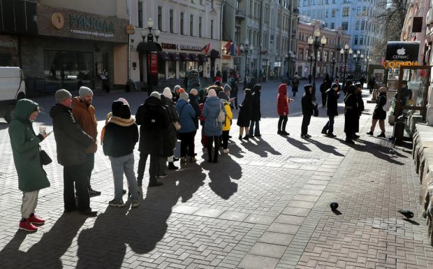 Cel mai important ziar de business de la Moscova, critici dure către Vladimir Putin: „Ceața din economia Rusiei nu doar că se îndesește. Se lasă întunericul repede”