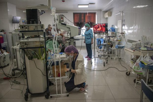 Medicii din Liov i-au îndepărtat o tumoră unui băiețel de 7 ani în timpul unui raid aerian