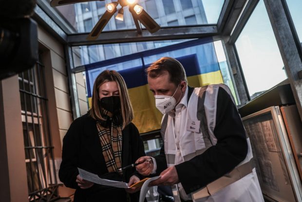 OMS: Țările europene au ridicat prea brusc restricțiile anti-COVID-19
