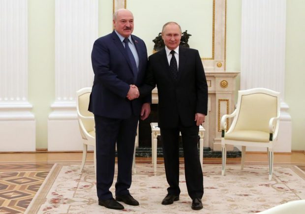 Aleksandr Lukașenko: Știu sigur că Putin îi oferă lui Zelenski o versiune absolut acceptabilă a acordului de pace