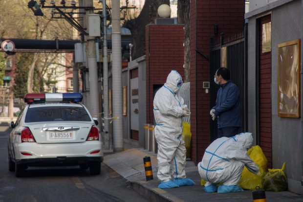 Aproape 30 de milioane de oamenii au fost băgați marți în carantină totală în China, după un nou record de cazuri de COVID