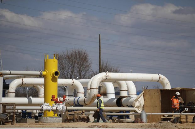 SUA și UE, aproape de un acord pentru reducerea dependenței de energia rusească. Statele Unite ar urma să asigure necesarul energetic pentru Europa