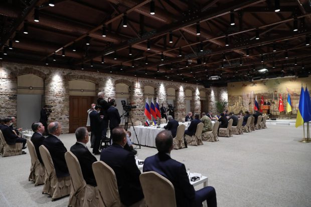 Surse Financial Times: Rusia renunță la cererile de „denazificare” a Ucrainei și acceptă aderarea ei la UE, dar nu și la NATO