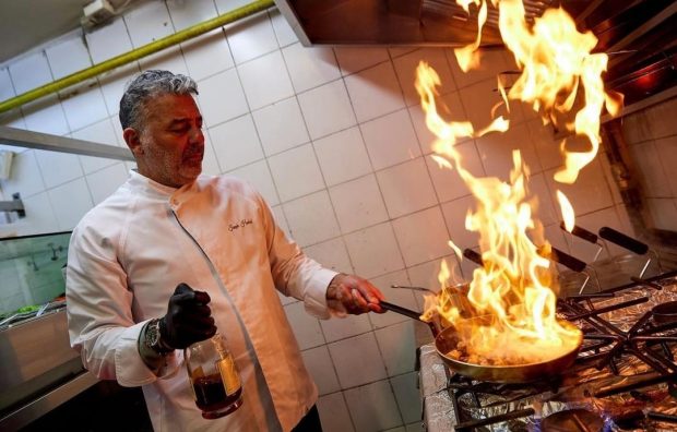 Viața unui arab celebru îngrozit de ceea ce a văzut acum 25 de ani, când s-a mutat în România: „Mă, omule, unde am venit eu, în întunericul ăsta?!”