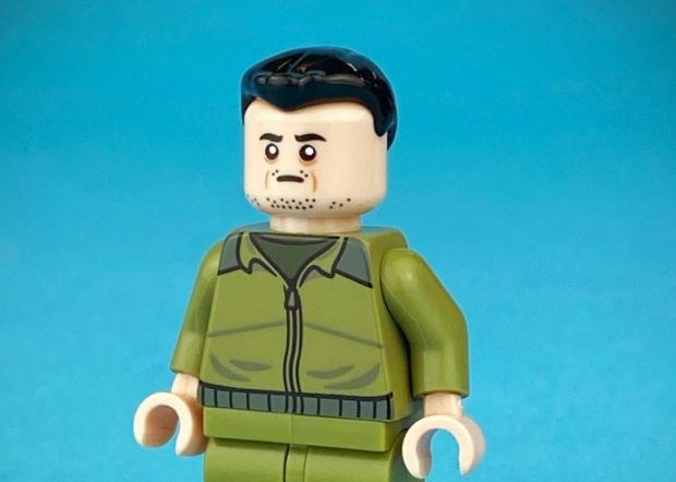 Figurină Lego cu Volodimir Zelenski, pentru a ajuta Ucraina. S-au strâns peste 145.000 de dolari