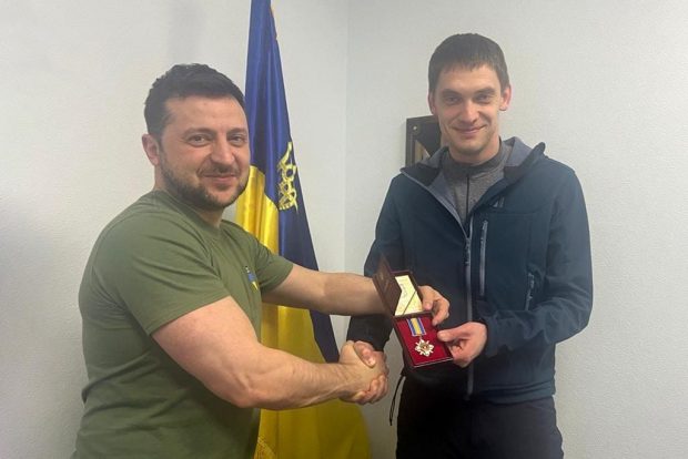 Rusia confirmă primul schimb de prizonieri: Primarul din Melitopol, eliberat în schimbul a 9 soldați ruși