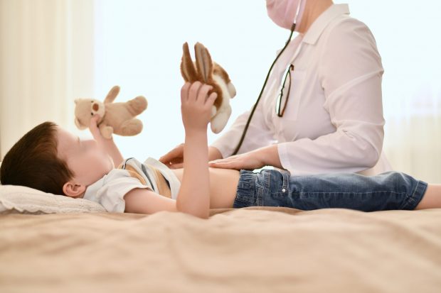 Trei copii ucraineni cazați într-un cămin studențesc din sectorul 5 au ajuns la spital cu enterocolită. Ce spun medicii