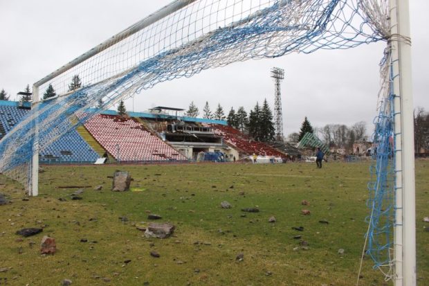 „Denazificarea” sportului. Cum arată stadionul din Cernihiv după bombardamente