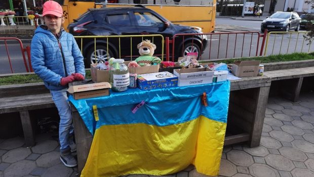 Mai mulți copii din Odesa își vând jucăriile pentru a ajuta armata. „Vrem ca Ucraina să învingă Rusia mai devreme”