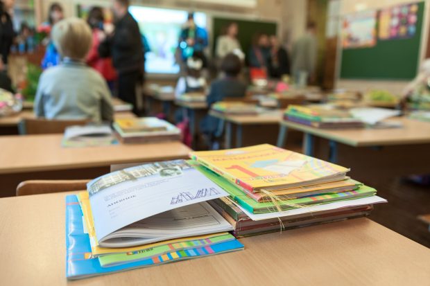 Ce pățesc profesorii ruși care refuză să predea varianta oficială despre războiul din Ucraina. Cazul unui dascăl de istorie