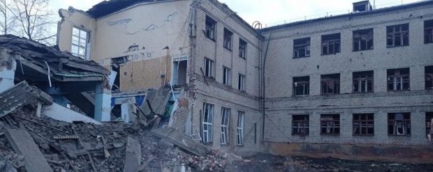 Orașul Kramatorsk, atacat cu rachete. O școală a fost distrusă, în curte a rămas un crater cu un diametru de 15 metri