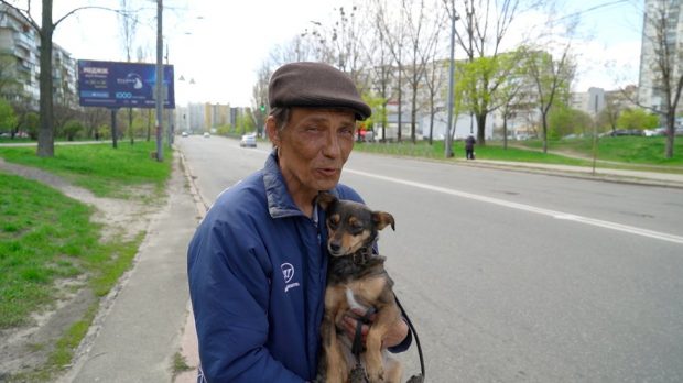 „Nu am vrut să devin sclavul lor”. Un bărbat de 61 de ani a fugit pe jos din Mariupolul asediat la Zaporojie