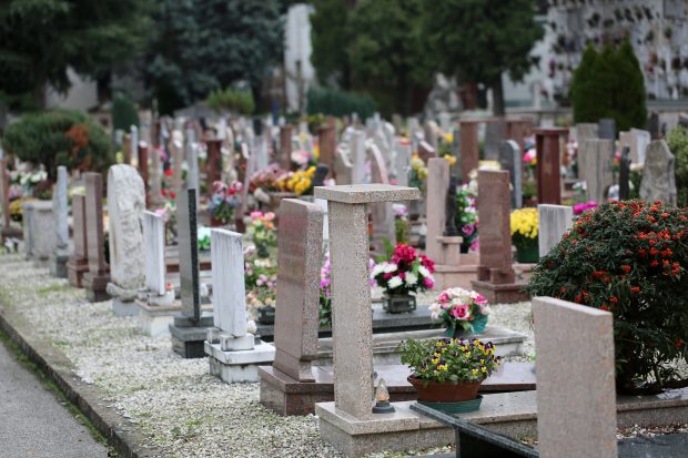 Rătăcit printre cruci, în căutarea alor tăi