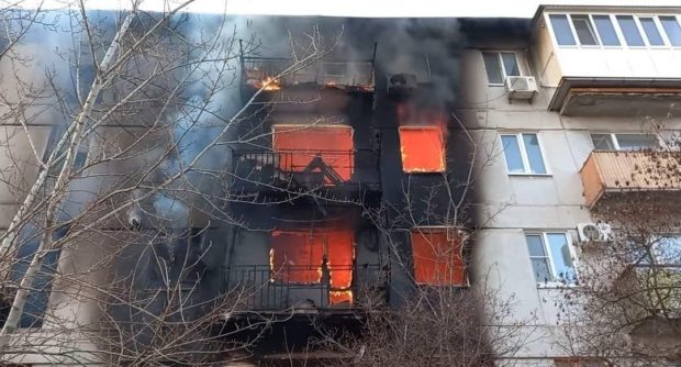 Administratorul din Luhansk, despre situația din regiune: „Bloc bombardat de trei ori pe săptămână. Morții sunt îngropați în curți”
