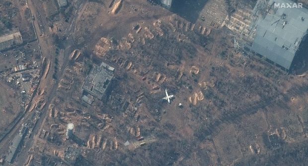 Forțele ruse s-au retras de pe aeroportul Antonov, prima victorie rusă din război. Ce a rămas în urma lor