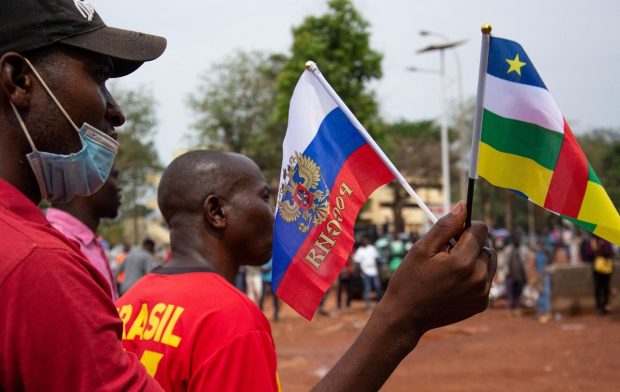 „Putin, tu ești Isusul timpurilor moderne!” Cum funcționează propaganda rusă în țările din Africa