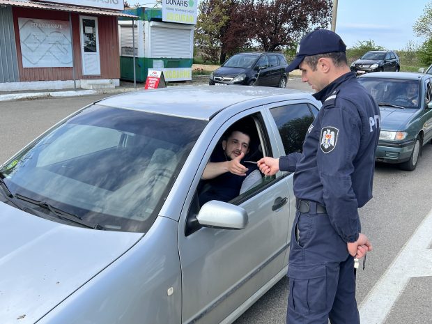 Corespondență de la granița Moldovei cu Transnistria. Speriați de explozii și un eventual război, unii dintre locuitori își fac bagajele: „Să vedeți cozi la vamă, bancomate și acte”