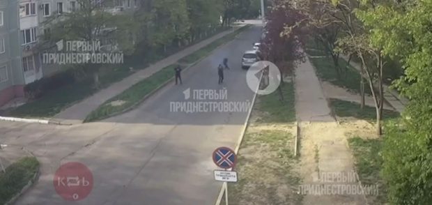 Primele imagini cu atacul asupra Serviciului de Securitate din Transnistria: Trei persoane au tras cu lansatoare de grenade