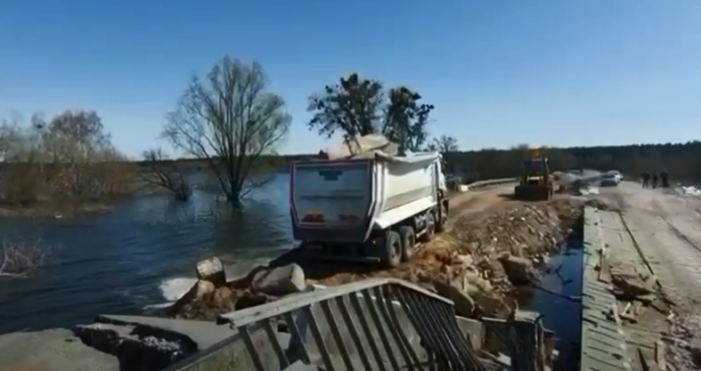 Locuitorii din Demîdiv și-au inundat satul pentru a împiedica avansarea trupelor ruse. „Așa am salvat Kievul”