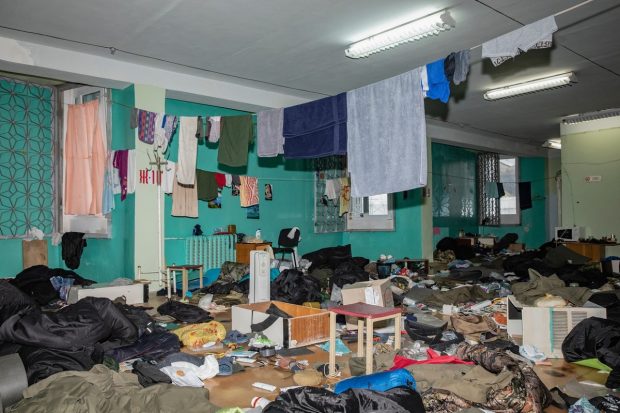 „Au luat praf radioactiv cu ei!”. Imagini din încăperile unde au stat soldații ruși, în centrala nucleară de la Cernobîl