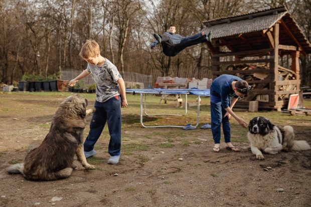 Viața copiilor orfani din Ucraina ajunși în centre din Prahova, la o lună de la sosire. Șocul a fost puternic la început, dar încrederea s-a câștigat treptat