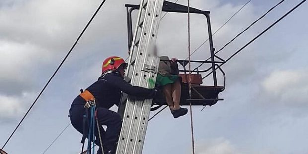50 de oameni, coborâți de salvamontiști din telescaunul de la Vatra Dornei, după ce instalația s-a stricat