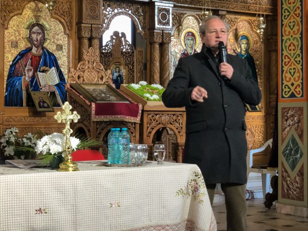 CAMERA ASCUNSĂ Într-o biserică din Titan, „cu binecuvântarea Preafericitului Părinte Patriarh Daniel”, actorul Dan Puric a elogiat legionari și a acuzat UE: „Ce era Pilat din Pont? Un comisar european”