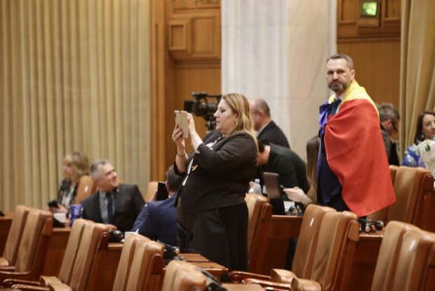 Diana Șoșoacă a ieșit din sală când a început discursul lui Zelenski: „Normal ai avea obligația să-l inviți și pe Putin”