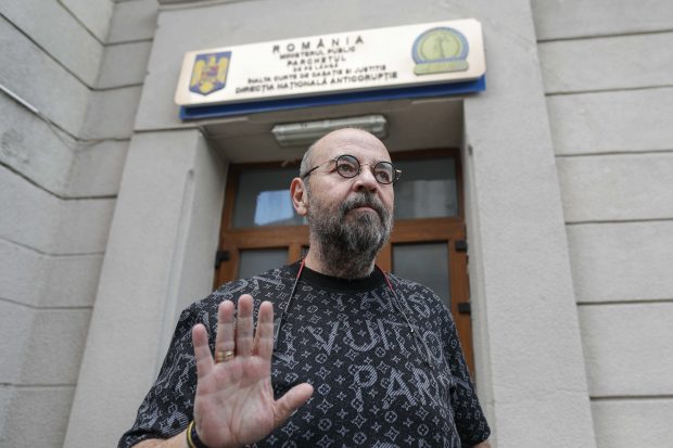 „Soția mi-a spus: «E totul înconjurat cu mitraliere»”. Primele declarații ale lui Piedone după ce a fost ridicat de DNA din avionul amenințat cu bombă, pe Otopeni