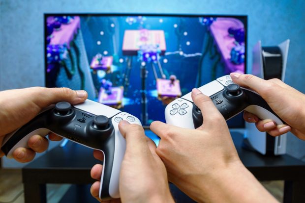 Sony, dată în judecată în Rusia din cauza suspendării PlayStation Store. Ce despăgubiri au fost cerute