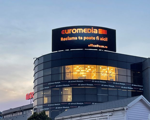 Premieră în outdoor-ul digital: primul ecran 3D din România (P)