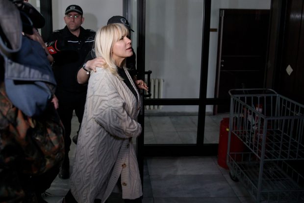 La răscruce de drumuri. Judecătorii din Sofia decid astăzi dacă o extrădează sau nu pe Elena Udrea în România