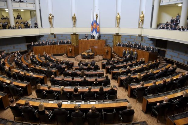 Parlamentul Finlandei a început dezbaterile privind aderarea țării la NATO. Avertismentul Rusiei