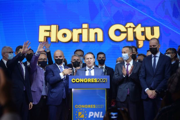 Susținătorii lui Cîțu s-au mutat în tabăra lui Ciucă. Ce spuneau Rareș Bogdan și Gheorghe Flutur la congresul din 2021