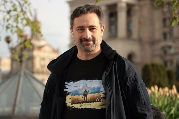 După timbre, Poșta din Ucraina scoate la vânzare tricouri, hanorace și magneți de frigider cu mesajul „Navă rusească, du-te dracului”