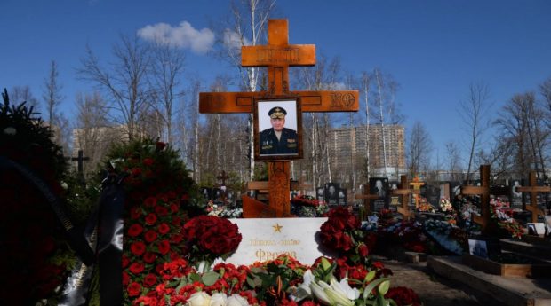 General rus mort în războiul din Ucraina, înmormântat la St. Petersburg. Cine era tatăl lui