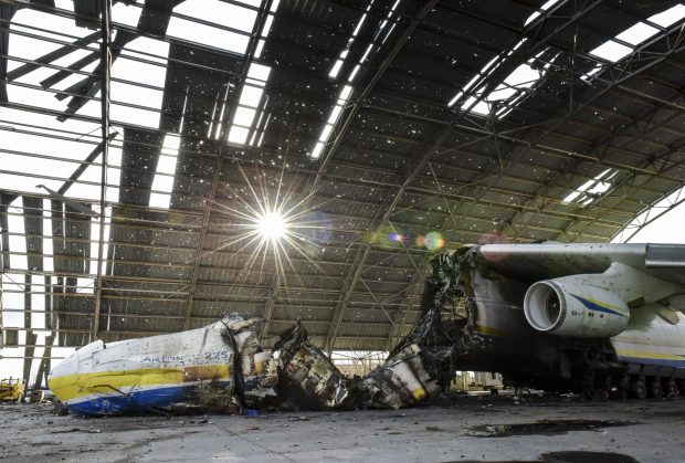 Va mai putea zbura vreodată cel mai mare avion din lume? Pagubele suferite de Antonov-225 Mriya după atacul rusesc