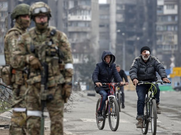 Ucraina anunță că apărarea orașului  Mariupol se consolidează, în ciuda afirmațiilor Rusiei că militarii ucraineni s-au predat